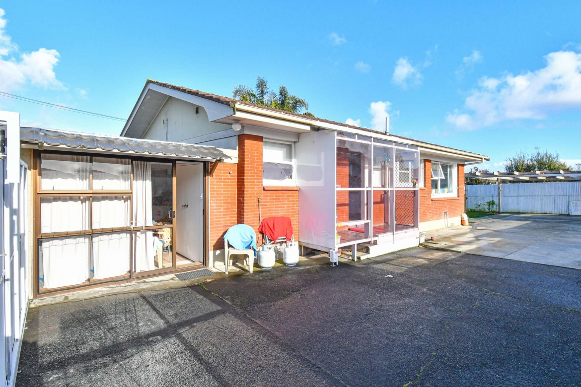 c7c0-H2554864-hires.1989-005Open2viewID514612-31WeymouthRoadManurewa.jpg