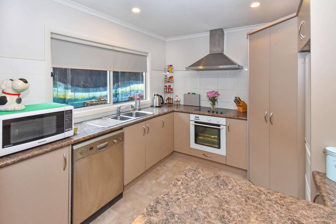 e1e0-H2106667-hires.8232-005Open2viewID453473-42aHillsideRoadPapatoetoe.jpg
